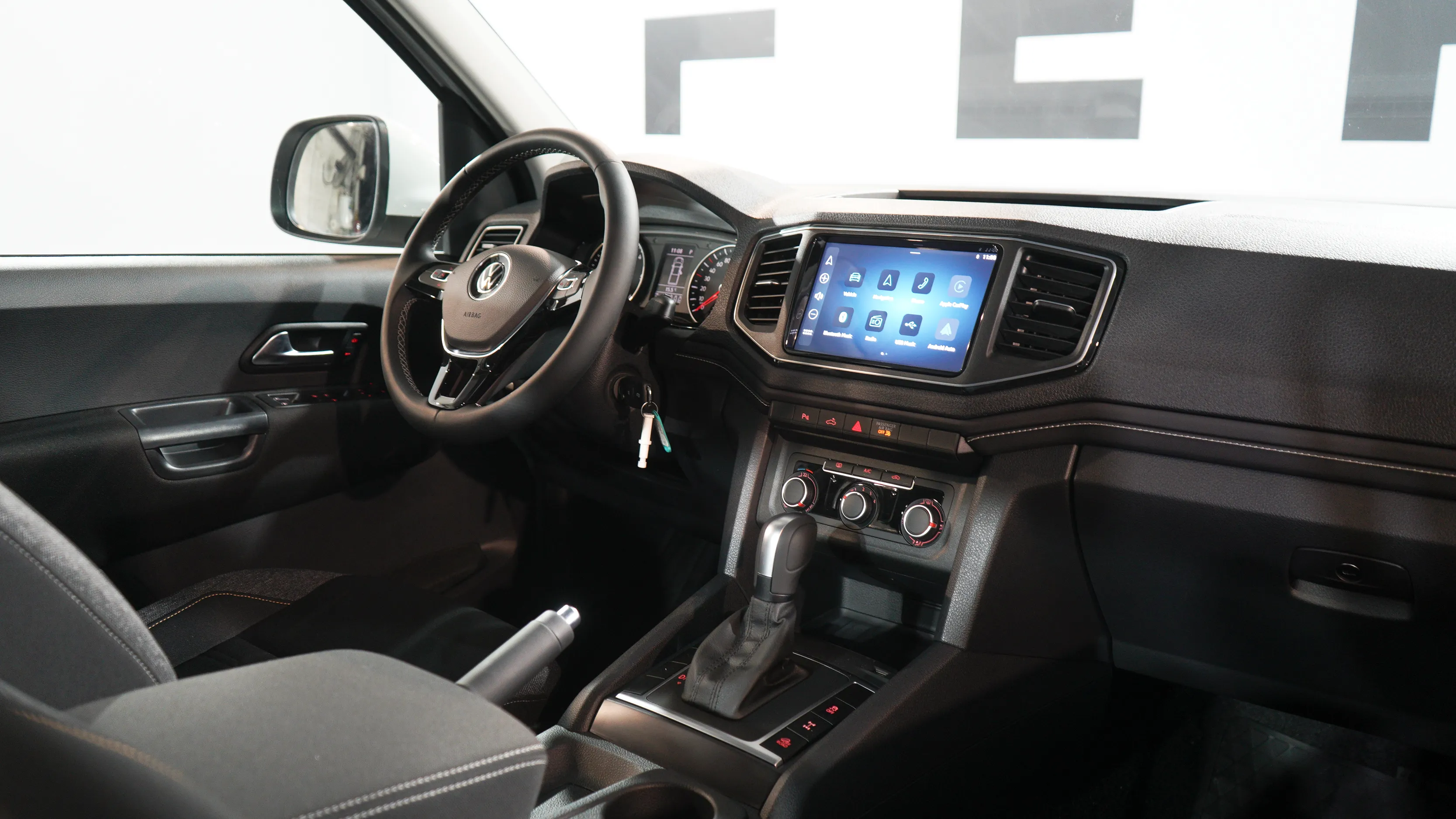 Volkswagen amarok 20td 4x2 dc comfortline at l / 24 Volkswagen amarok 20td 4x2 dc comfortline at l / 24